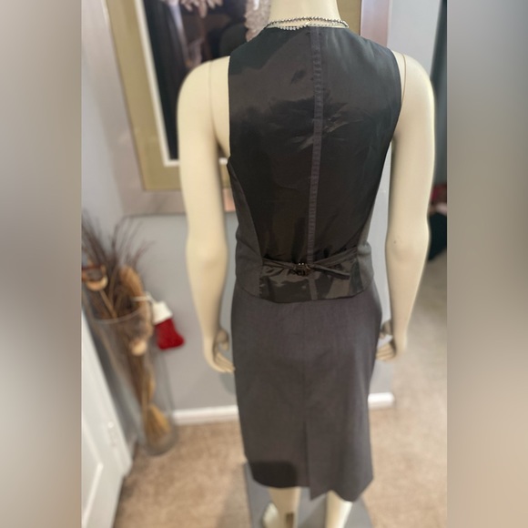 SOLD-New York & Co Two-piece Business Skirt suit with Sleeveless Vest - Picture 2 of 3